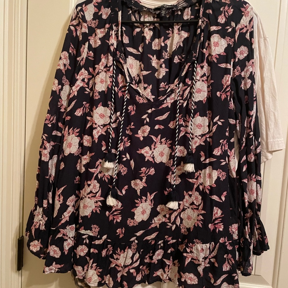 Jessica Simpson navy top size 1x never worn but washed